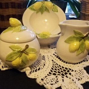 Sugar & Creamer set with two small bonus bowls